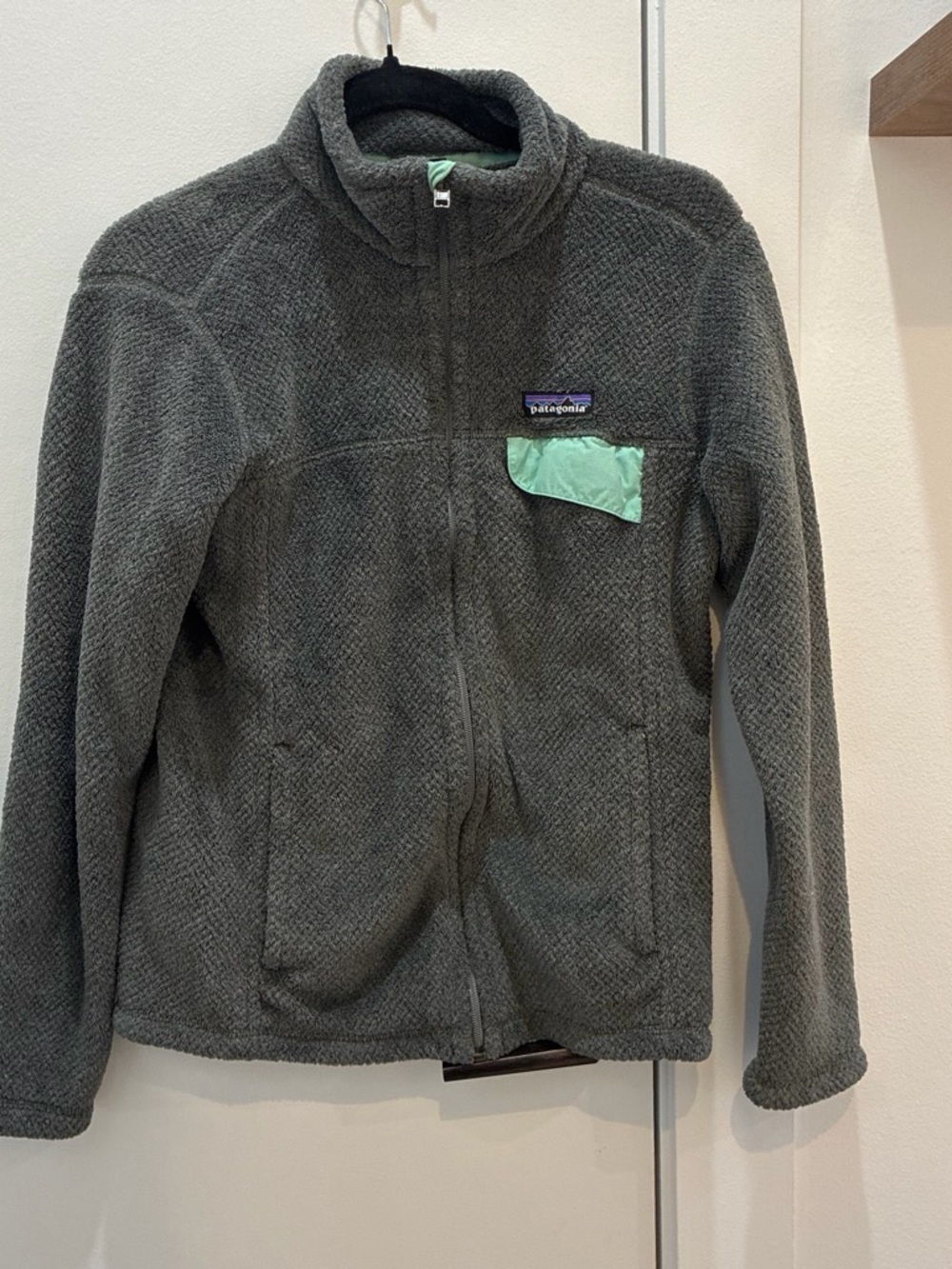 Patagonia Kids Gray Fleece Jacket with Mint Pocket Accent